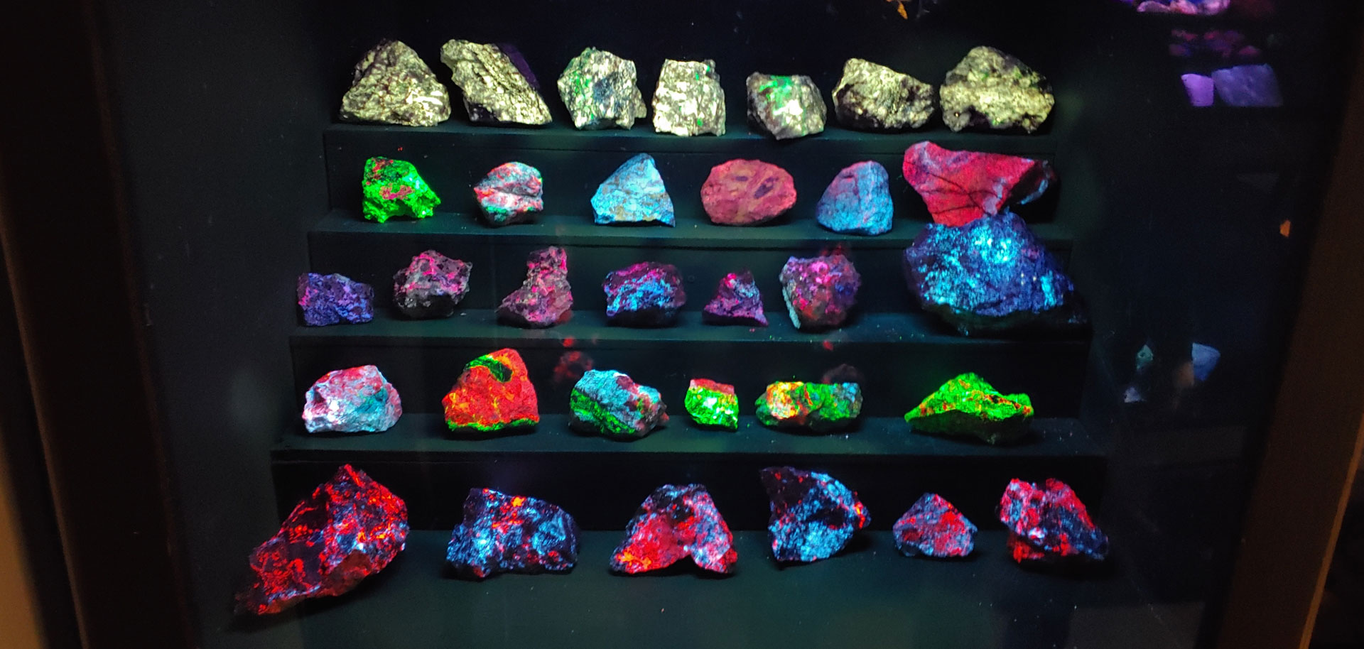 Shortwave & Longwave UV Light for Minerals & Rocks